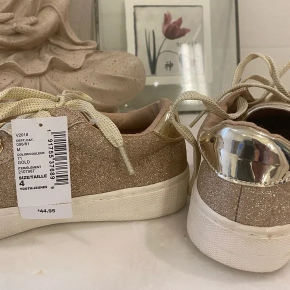 🎉HP🎉 BNWT Children’s Place gold sneakers - Picture 2 of 2